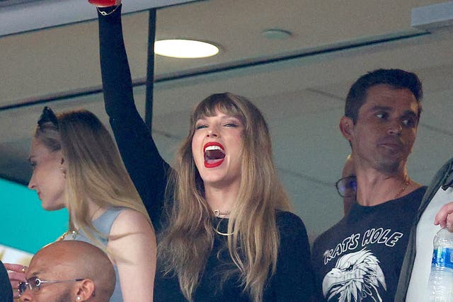 <p>Singer Taylor Swift cheers prior to the game between the Kansas City Chiefs and the New York Jets at MetLife Stadium on October 01, 2023 in East Rutherford, New Jersey.</p>